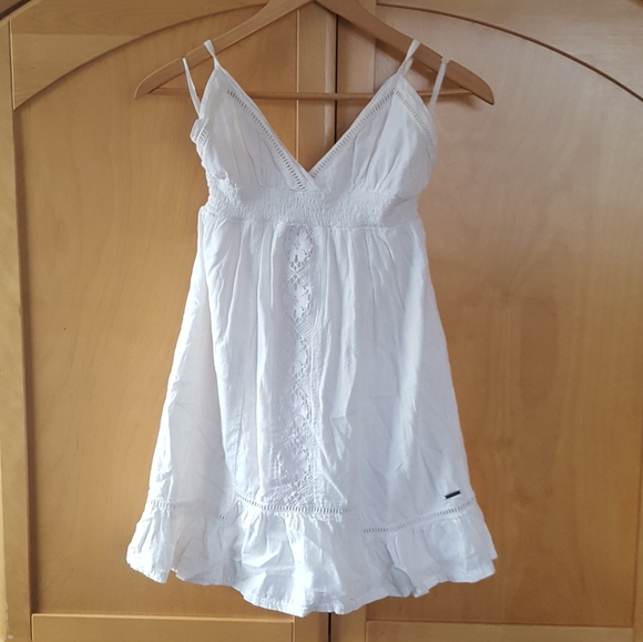 White element cotton criss cross tie back dress